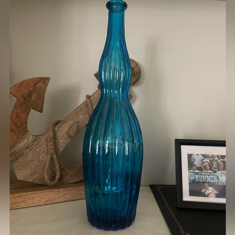 Vintage Elegant Blue Glass Vase